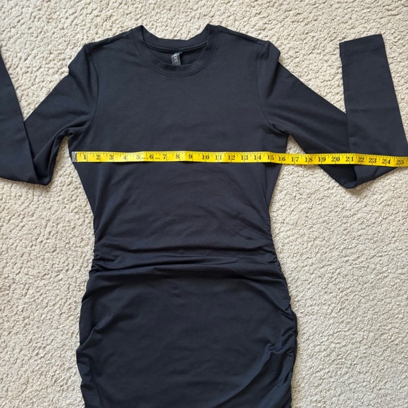 Vuori women’s long Sleeve Halo Essential Dress Black Heather Size M NWT - Picture 12 of 13